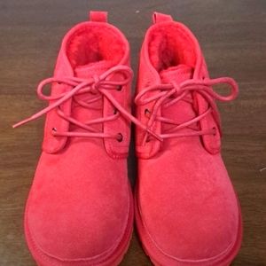 NEW UGG NEUMEL CHUKKA BOOT IN SAMBA RED $139